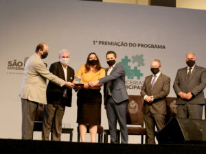 Participantes do pedal e da ação em favor do meio ambiente, na Trilha das Borboletas, no Piraí 