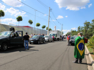 Carreata começou na avenida Getúlio Vargas e percorreu as principais ruas de Salto