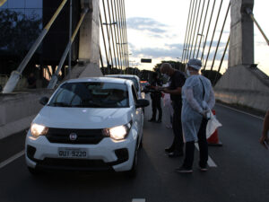 Barreiras exigem paciência dos motoristas para a orientação prestada pelas equipes