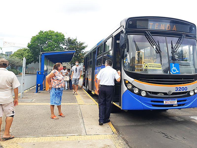 Apenas 1 veículo por linha está transitando na cidade