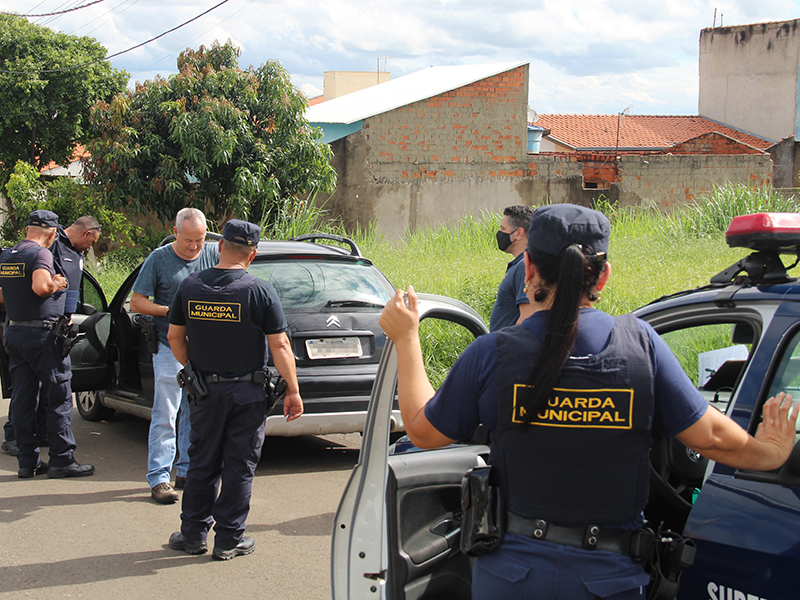 Automóvel foi encontrado por guardas-civis municipais